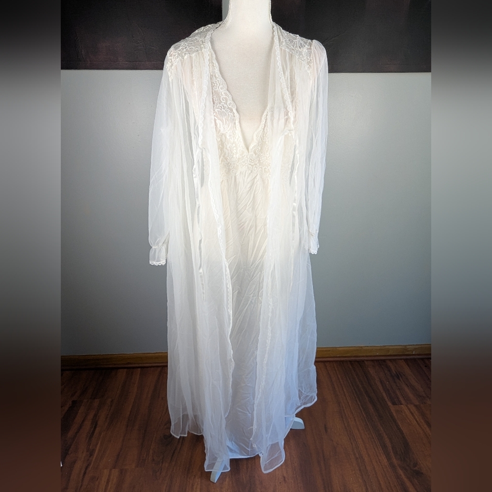 Vintage White Slip Dress With A Peignor - Picture 7 of 14